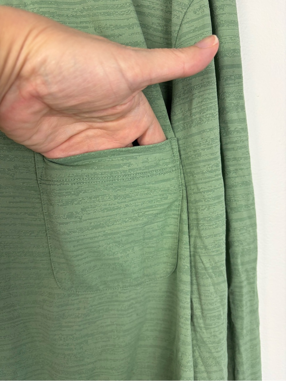 Title Nine Upland Long Sleeve Sun Shirt Medium EUC Sage Green Gorpcore Granola - Picture 3 of 12